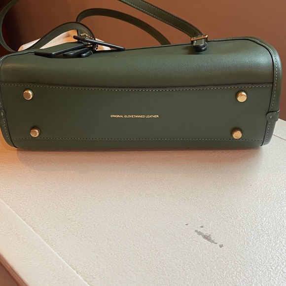 Elegant Green Leather Shoulder Bag - Picture 6 of 8